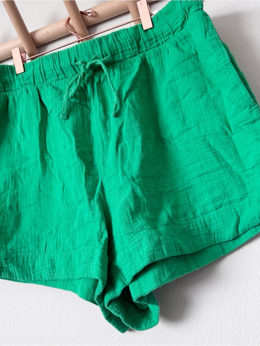 Boden Pull On Double Cloth Shorts Kelly Green - Picture 5 of 11